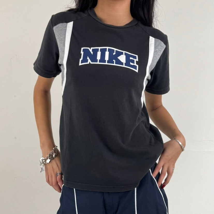 Vintage Y2K Nike T-Shirt - Women's Black (M)