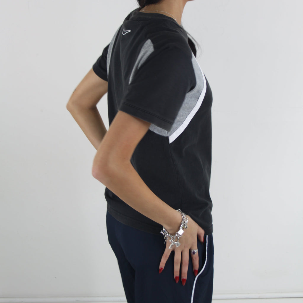 Vintage Y2K Nike T-Shirt - Women's Black (M)